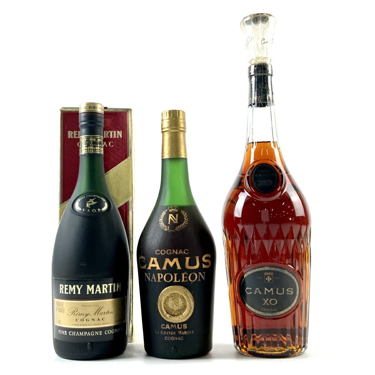 ブランド状態ランク ランクB 品名 レミーマルタン カミュ コニャック 原産国 フランス コメント REMY MARTIN VSOP 旧旧 700ml 1本 CAMUS ナポレオン グランマルキ 容量表記なし 1本 CAMUS XO ロングネック 1000ml 1本※日本国外へ配送はできません。※ウイスキー・ブランデーなどコルク栓の場合、開栓時にコルクが破損する可能性があります。未開封品につき、味・品質・コルク破損等は無保証となります。ご理解、ご認識の上ご注文ください。 注意 ●20歳未満の飲酒は法律で禁じられている為、20歳以上の年齢であることを確認できない場合には代理購入を含め、酒類の販売をいたしません。ご注文の際には、必ず備考欄へ生年月日をご記入下さい。 ●国産メーカーのお酒類は酒類販売免許の条件により、発送先住所が東京都内の方のみ限定とさせていただきます。 ●当店取扱いのお酒は全て1点物で試飲ができない為、味や香り等の品質の保証ができません。中古・古酒の特性を十分ご理解のうえご購入下さい。 沈殿物などある場合がございますが原酒の香味成分などが固形化したもので、飲んでしまわれても問題ございませんのでご安心ください。 ●酒類の海外発送及び、ブランド品などとの同梱発送は行っておりません。 ●掲載商品は複数店舗で同時販売している為、注文を頂いた時点で在庫がない場合がございます。万が一欠品の際はご容赦ください。 【当店を装った悪質サイトにご注意ください!!】 当店の商品画像や商品情報を不正に盗用した『偽サイト』の存在を確認しております。弊社とは一切関係がございません。被害にあわれない為にも閲覧・購入には十分ご注意ください。 酒販免許 四法830