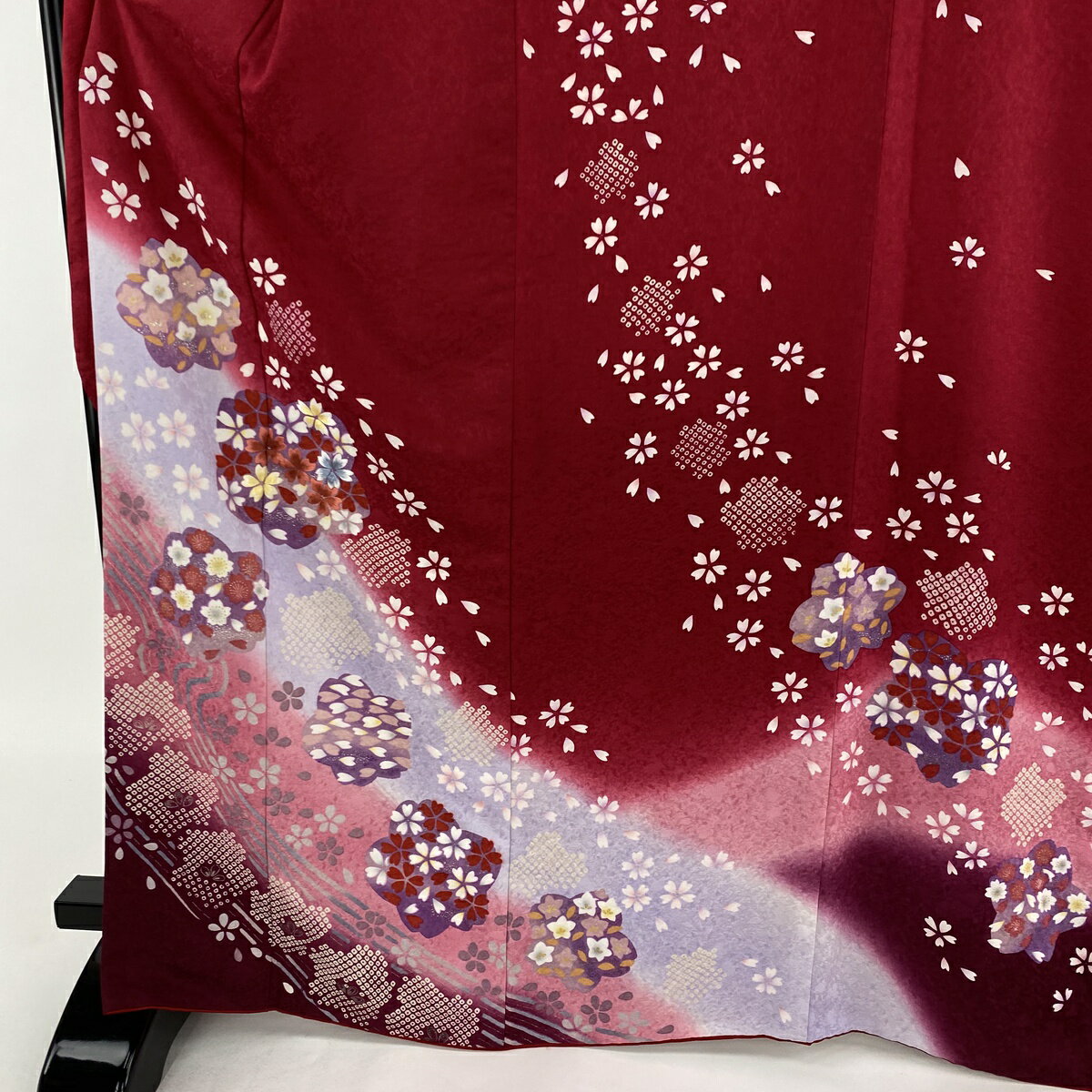 振袖 名品 桜 桜の花びら 刺繍 金銀彩 濃ピンク 袷 身丈165cm 裄丈68.5cm L 正絹 【中古】