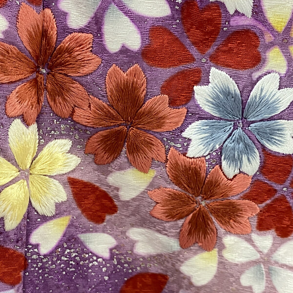 振袖 名品 桜 桜の花びら 刺繍 金銀彩 濃ピンク 袷 身丈165cm 裄丈68.5cm L 正絹 【中古】