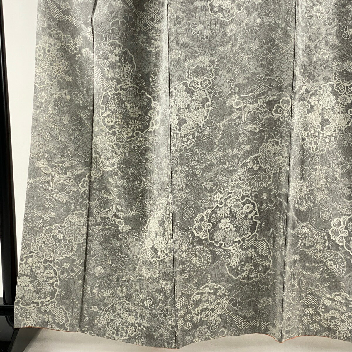 小紋 名品 山岡古都 落款あり 雪輪 花鳥 紋意匠 灰色 袷 161cm 67cm M 正絹 【中古】