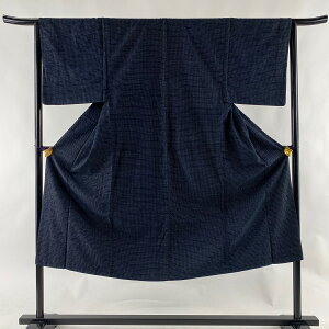 男着物 優品 紬地 縞 幾何学 紺色 袷 身丈139cm 裄丈63cm S 正絹 格安セール