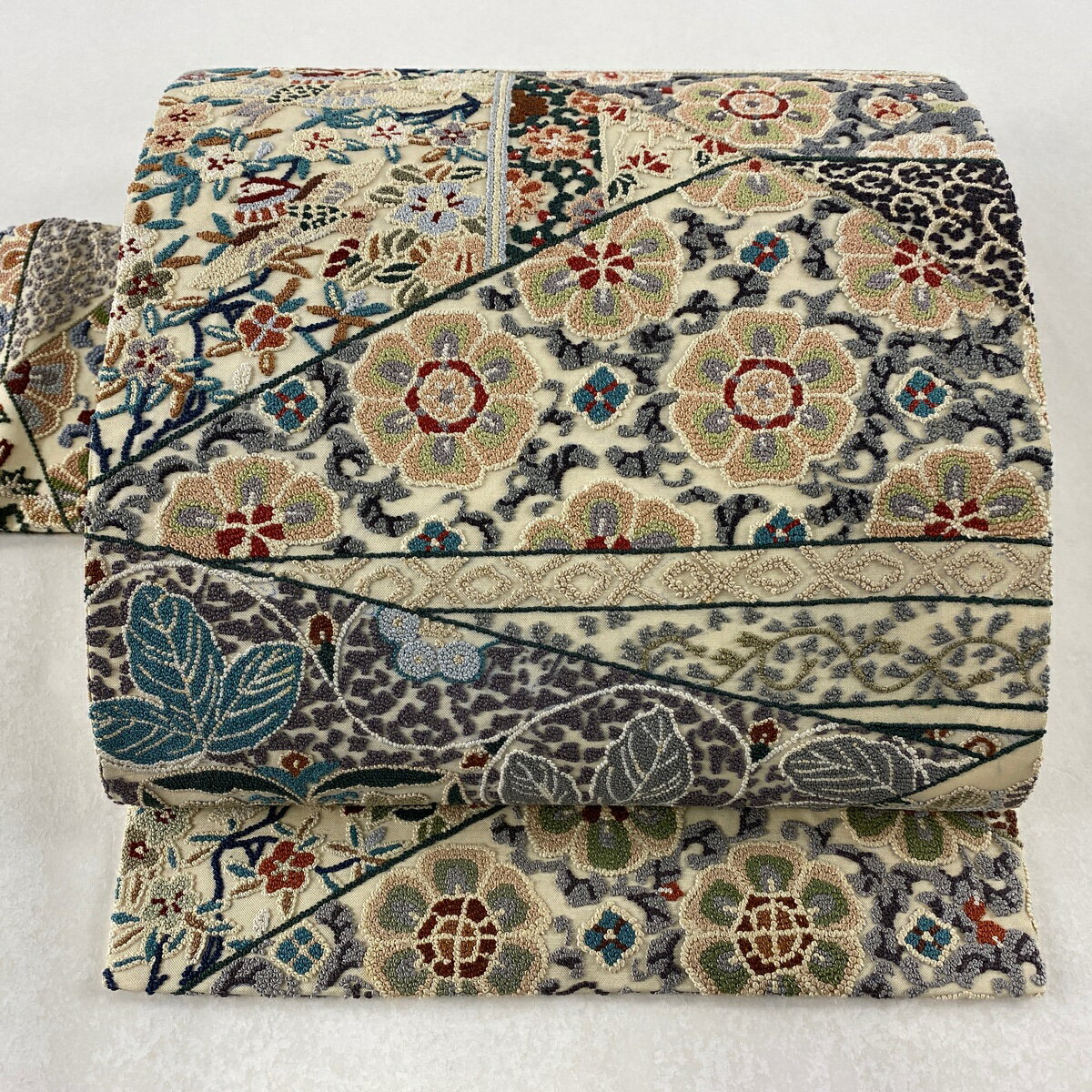 50％OFF 名古屋帯 美品 逸品 華文 鳥 相良刺繍 ベージュ 正絹 【中古】 msp50のサムネイル