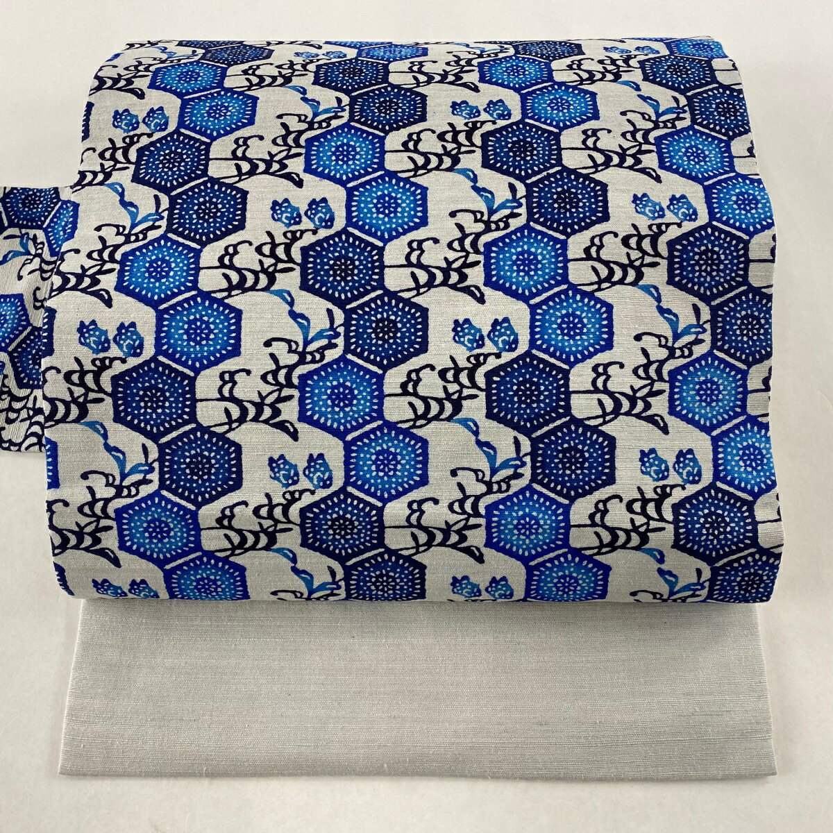 50％OFF 名古屋帯 美品 逸品 落款あり 紬地 城間栄順 草花 亀甲 藍型 灰色 正絹 【中古】 msp50のサムネイル