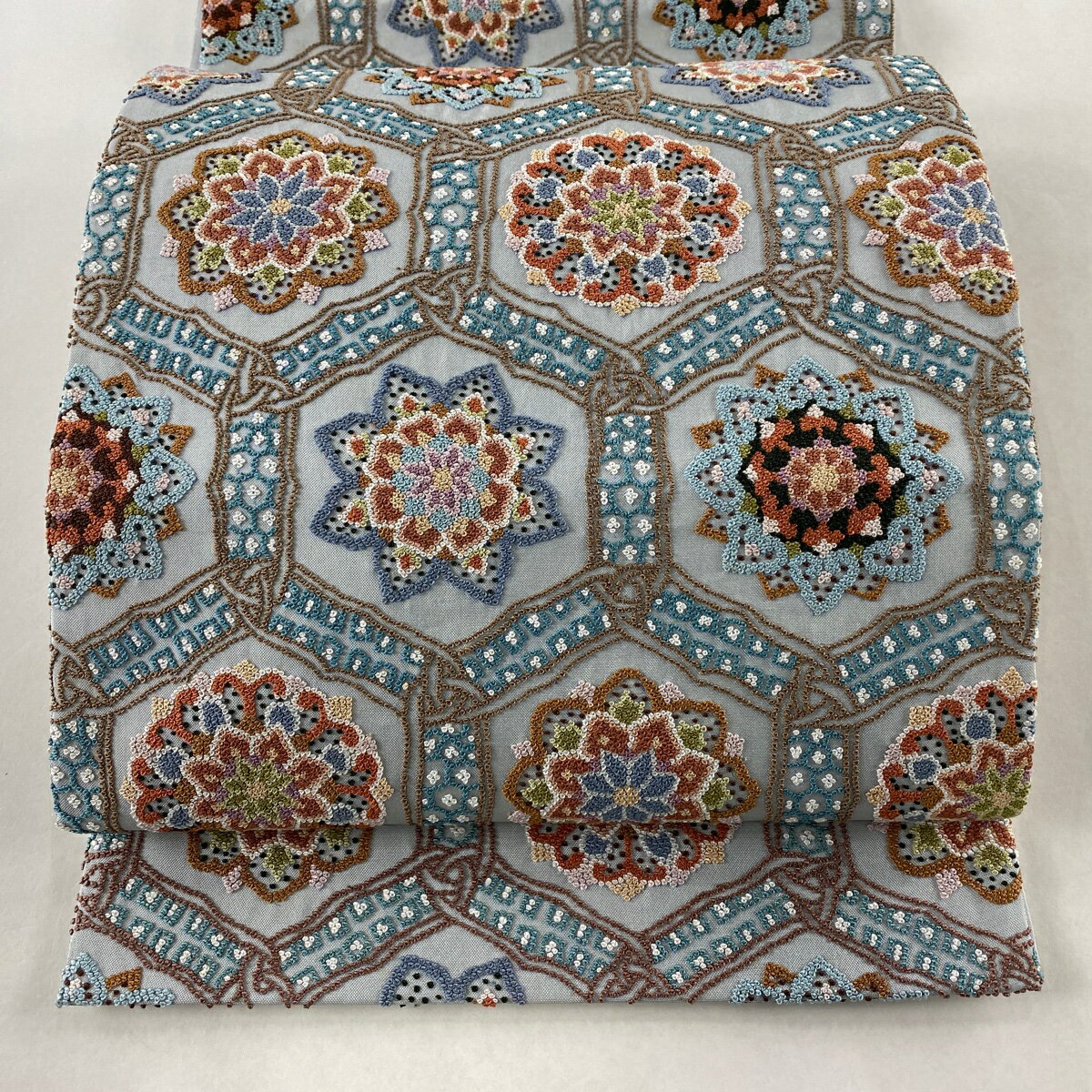 30％OFF 袋帯 逸品 華文 亀甲繋ぎ 相良刺繍 青灰色 正絹 【中古】 msp30のサムネイル