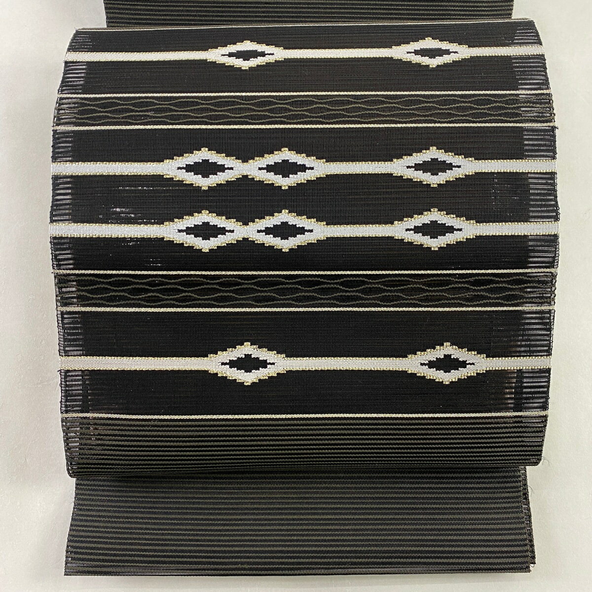 名古屋帯 美品 名品 夏帯 絽 横段 幾何学模様 金銀糸 深緑 正絹 【中古】のサムネイル