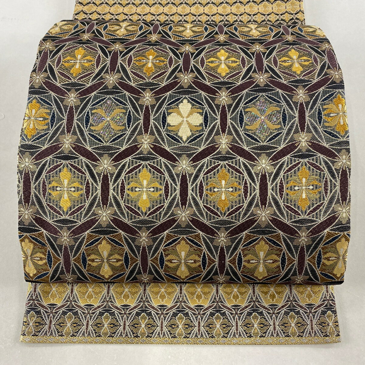 30％OFF 袋帯 美品 逸品 落款あり 誉田屋源兵衛 七彩壷萬亀甲 螺鈿箔 金糸 紫 お太鼓柄 正絹 【中古】 msp30のサムネイル