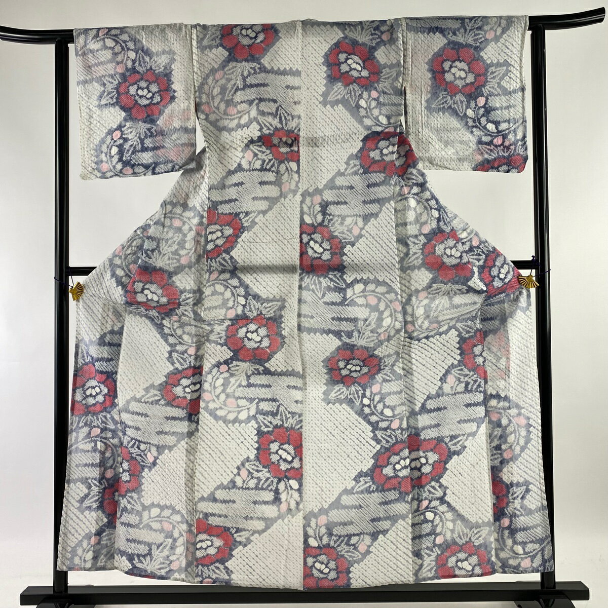 浴衣 美品 名品 絞り浴衣 草花 ヱ霞 灰白 身丈162.5cm 裄丈63.5cm S 綿 【中古】のサムネイル