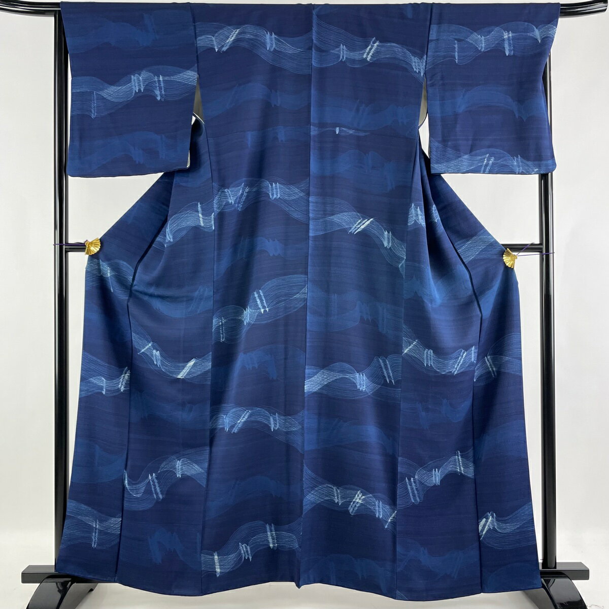 小紋 逸品 幾何学 藍色 袷 身丈162cm 裄丈66.5cm M 正絹 【中古】のサムネイル