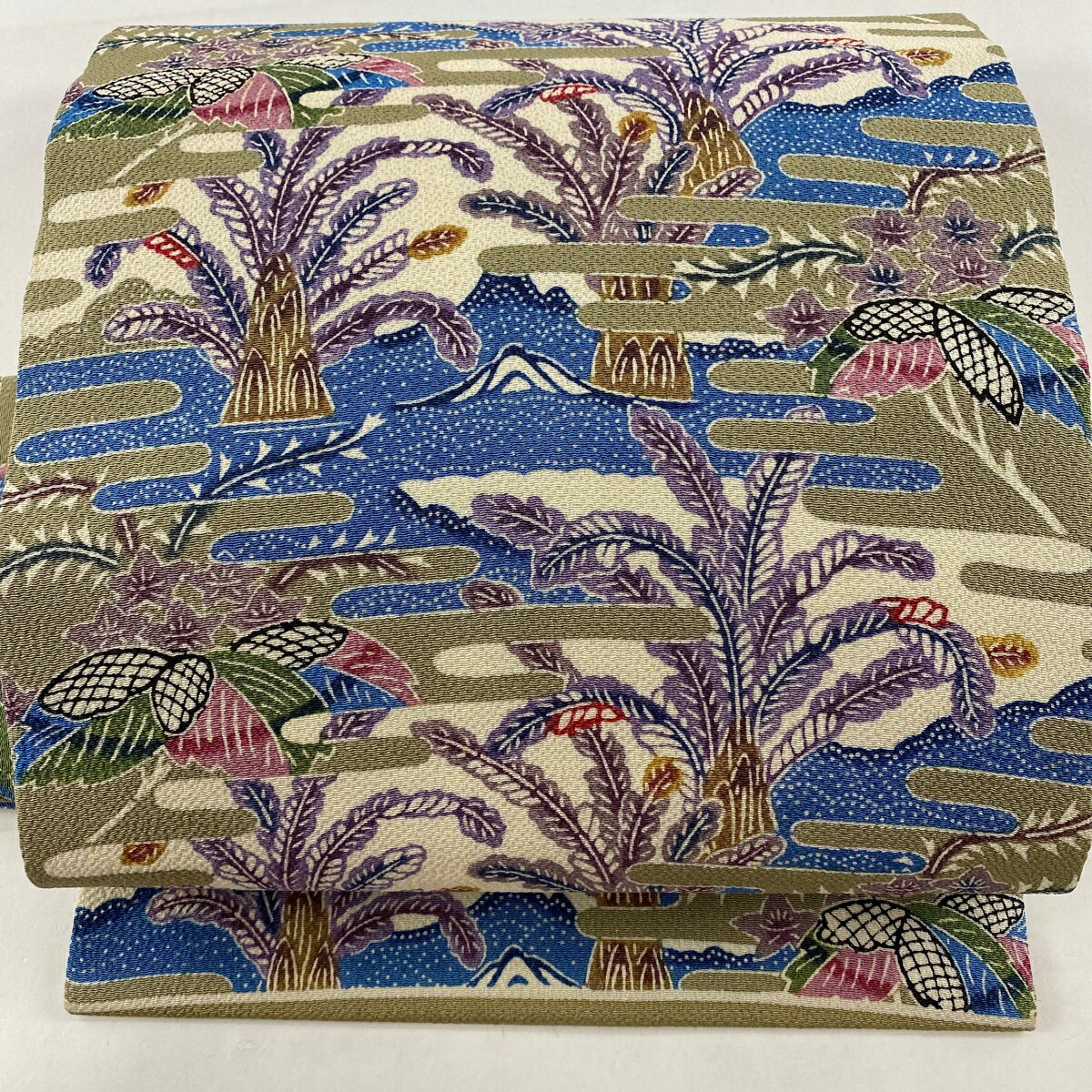 名古屋帯 逸品 城間栄順 落款あり ヱ霞 草花 縮緬 茶緑色 正絹 【中古】のサムネイル