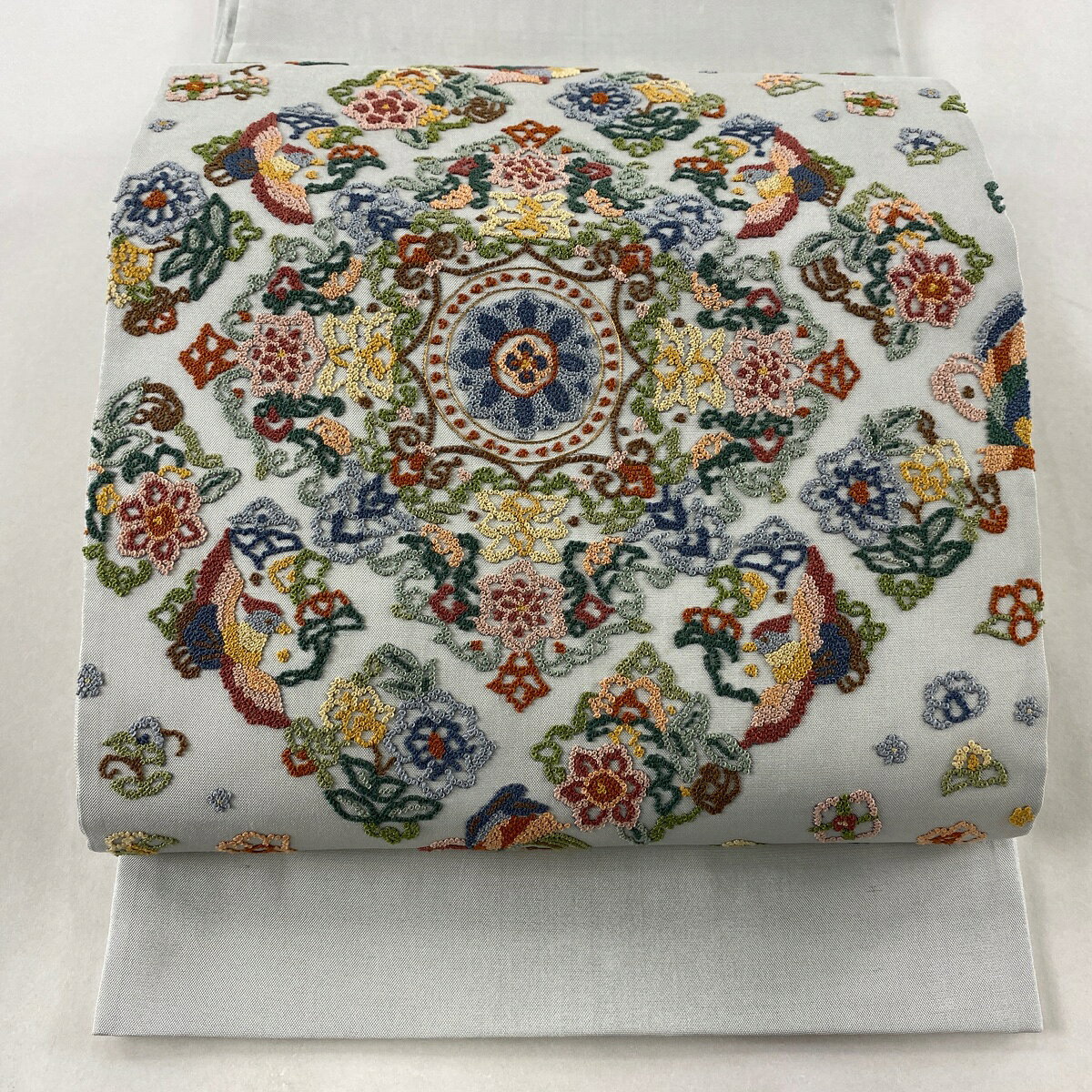 袋帯 美品 逸品 華文 鳥 相良刺繍 金糸 水色 お太鼓柄 正絹 【中古】のサムネイル