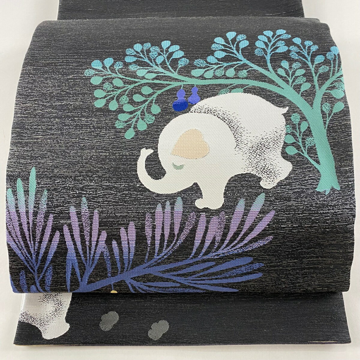 袋帯 美品 逸品 落款あり 西陣織 岡本純代 象 花 金糸 黒灰 お太鼓柄 正絹 【中古】のサムネイル