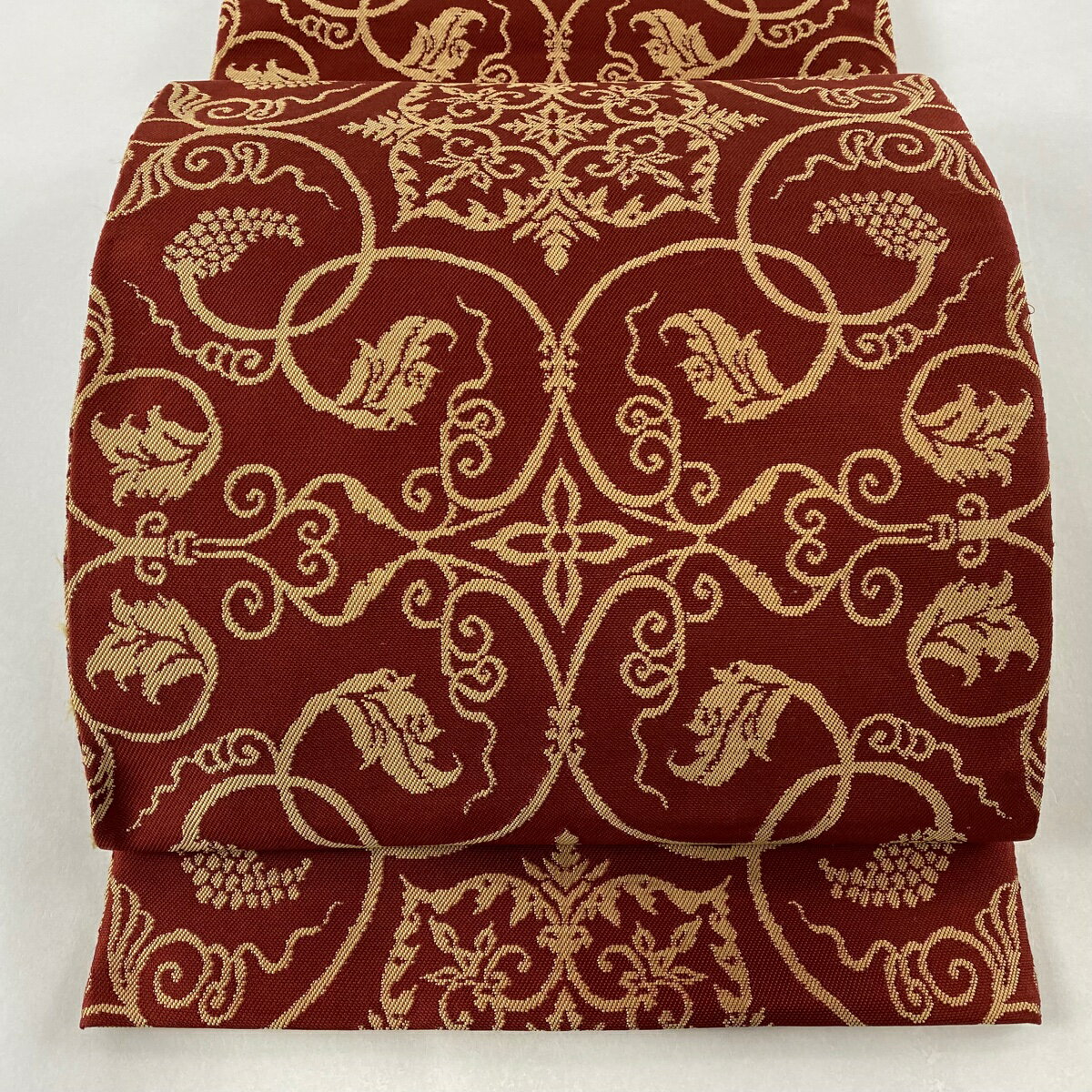 袋帯 美品 逸品 龍村平蔵 落款あり リバーシブル 葡萄唐草錦 赤 全通 正絹 【中古】のサムネイル