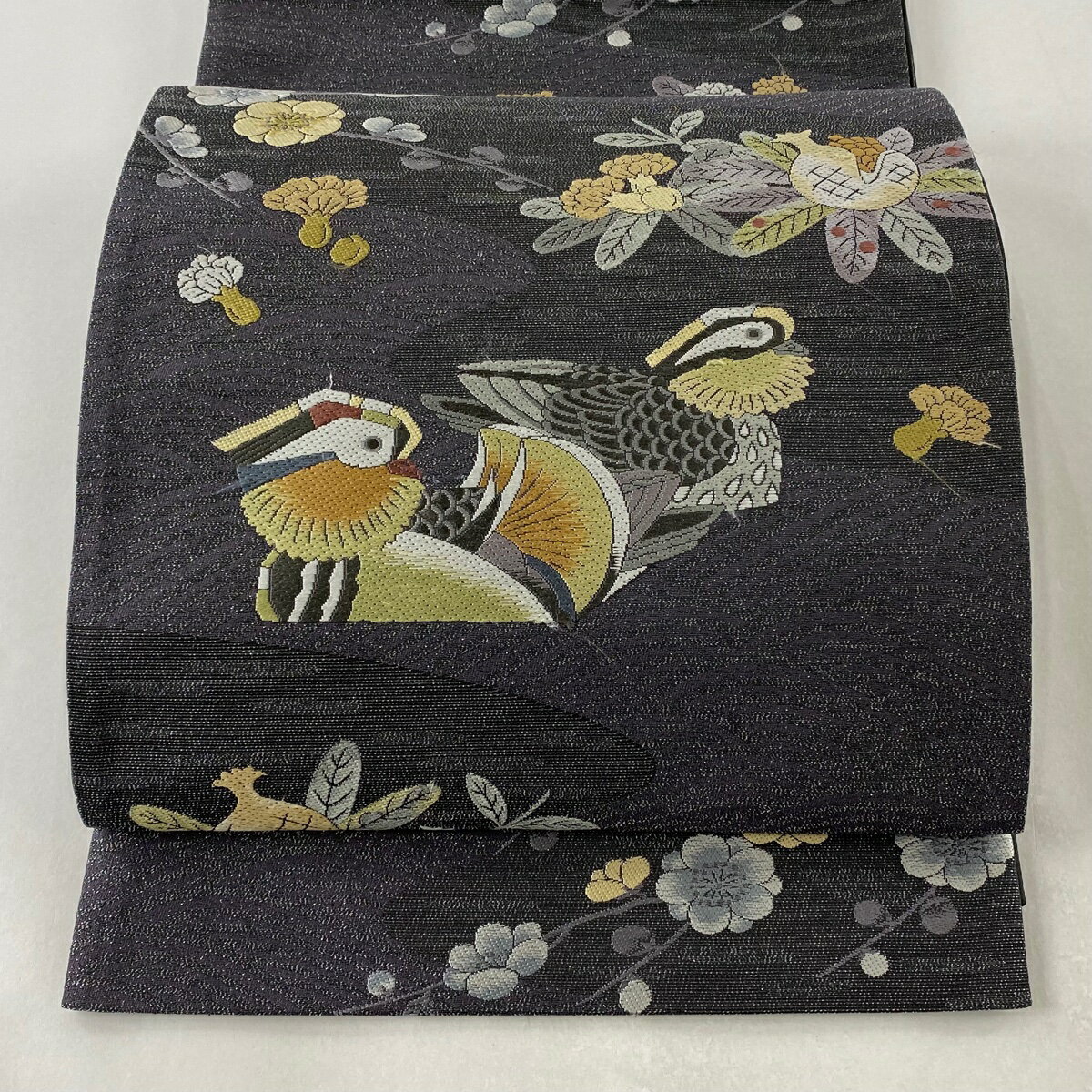 袋帯 美品 逸品 落款あり 羽田登喜男監修 鴛鴦 ザクロ 銀通し 灰紫 六通 正絹 【中古】のサムネイル