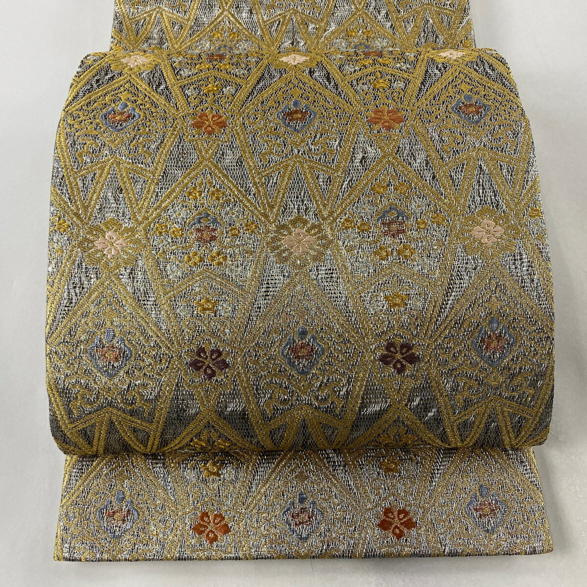 30％OFF 袋帯 美品 逸品 落款あり 誉田屋源兵衛 華文 幾何学 金銀糸 銀色 六通 正絹 【中古】 msp30のサムネイル