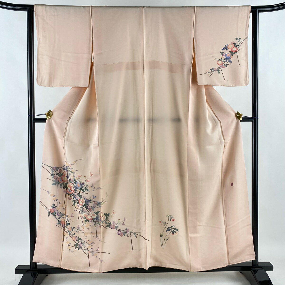 付下げ 身丈156.5cm 裄丈61.5cm S 袷 岡本幸治 落款あり 菊 ピンク 正絹 名品 【中古】