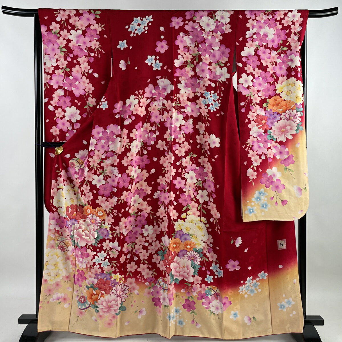 振袖 身丈165cm 裄丈67cm M 袷 anan 落款あり 桜 鞠 刺繍 箔 赤 正絹 美品 名品 【中古】