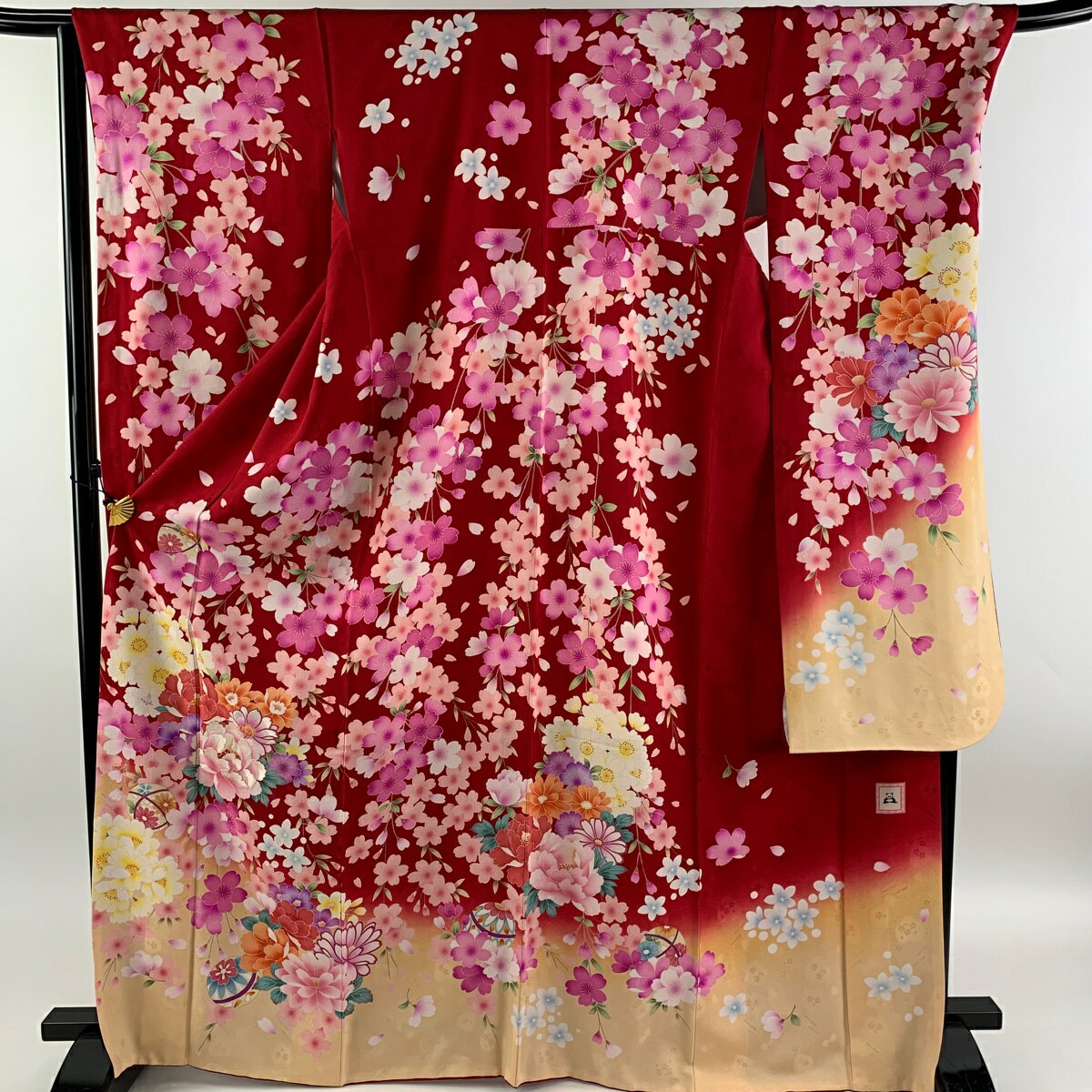 振袖 身丈168.5cm 裄丈69cm L 袷 anan 落款あり 牡丹 桜 箔 刺繍 赤 正絹 美品 名品 【中古】