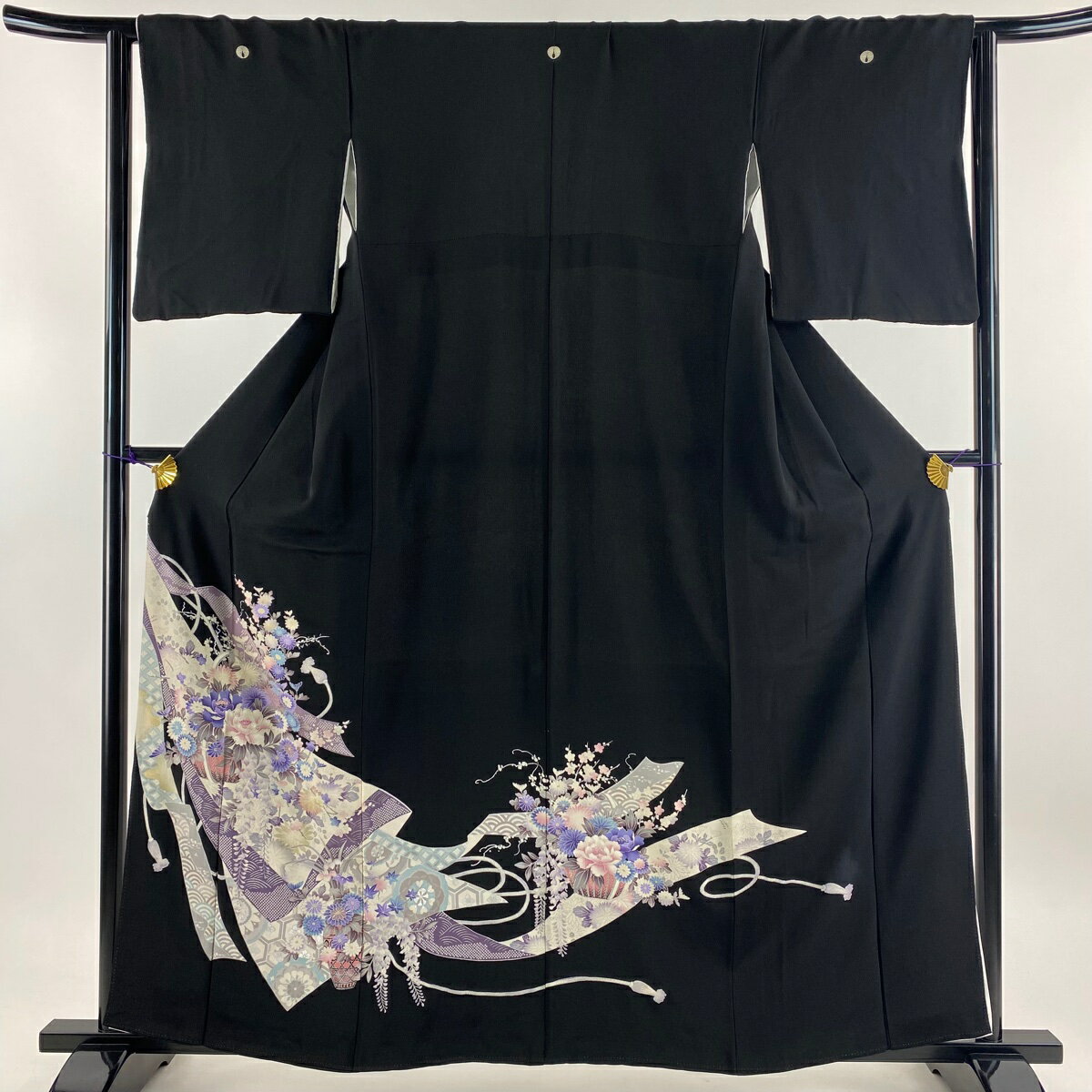 黒留袖 身丈158.5cm 裄丈64.5cm M 袷 花籠 有職文様 銀糸 刺繍 黒 正絹 優品 【中古】