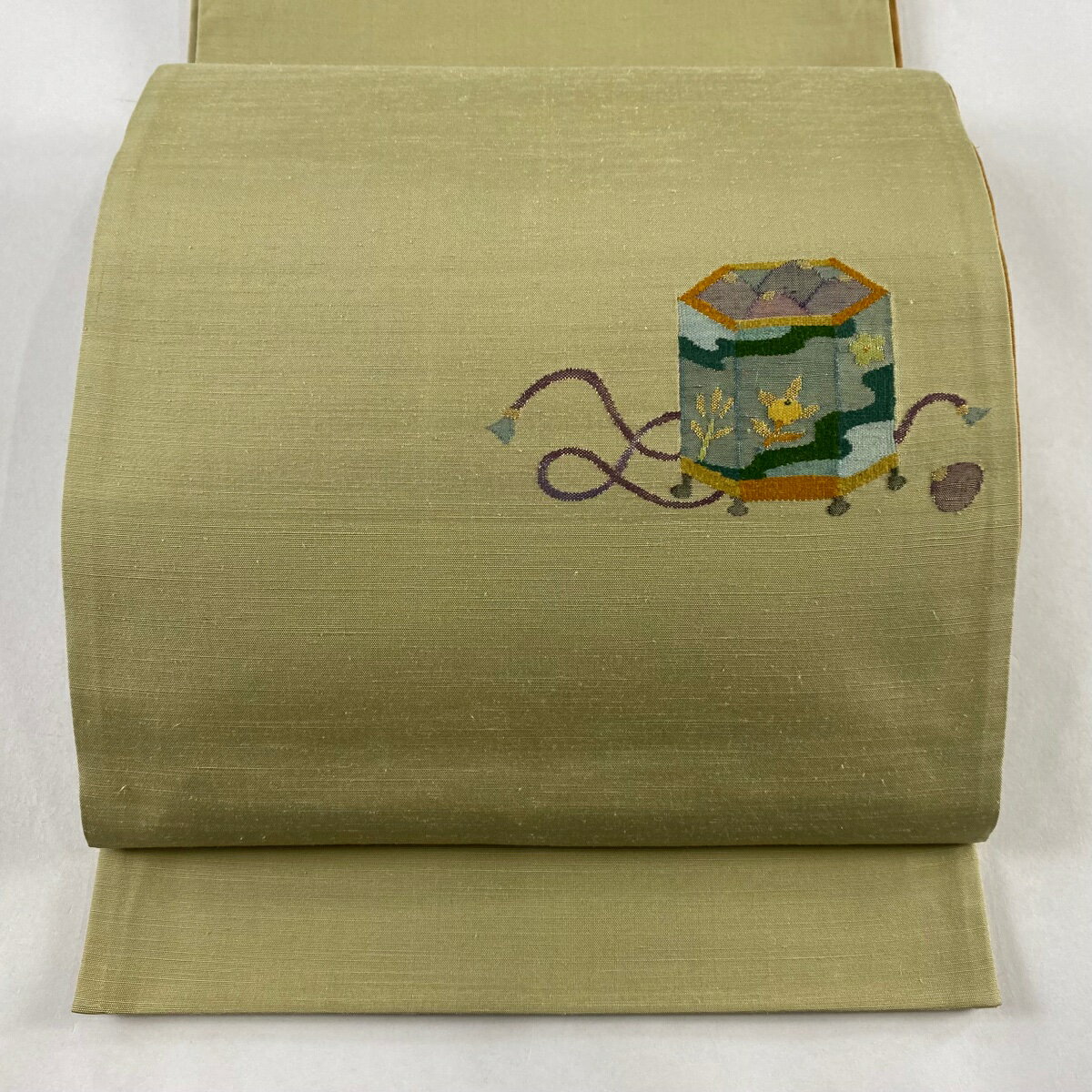 袋帯 美品 秀品 紬地 貝桶 貝合わせ 金糸 抹茶色 お太鼓柄 正絹 【中古】のサムネイル