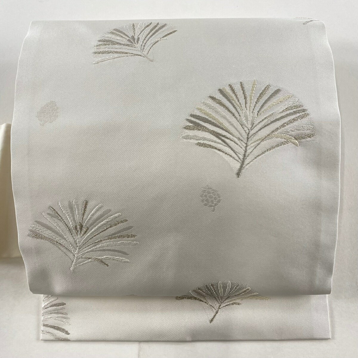 名古屋帯 秀品 若松 松笠 銀糸 箔 灰白 正絹 【中古】