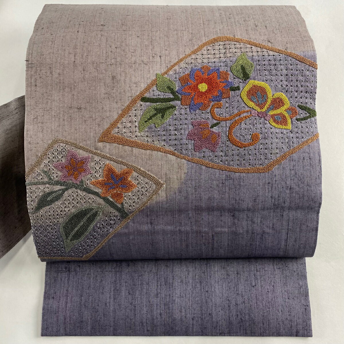 【在庫一掃】 名古屋帯 名品 紬地 草花 蝶 刺繍 灰紫 正絹 【中古】