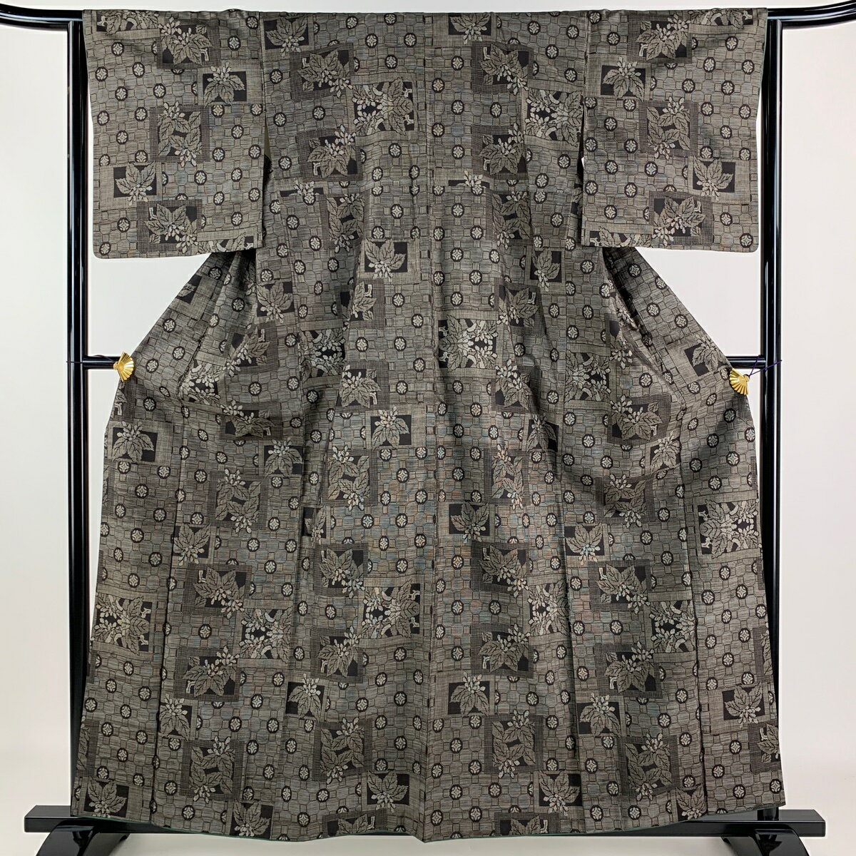 【在庫一掃】 紬 身丈158cm 裄丈64cm M 袷 桐 焦茶色 正絹 秀品 【中古】