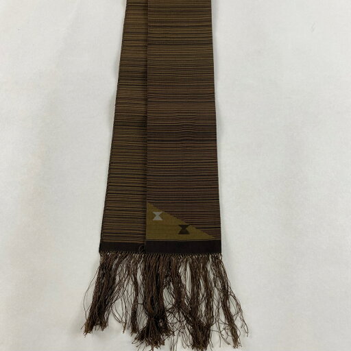 【在庫一掃】 角帯 美品 優品 縞 幾何学模様 茶色 正絹 【中古】 【在庫一掃】 角帯 美品 優品 縞 幾何学模様 茶色 正絹 【中古】