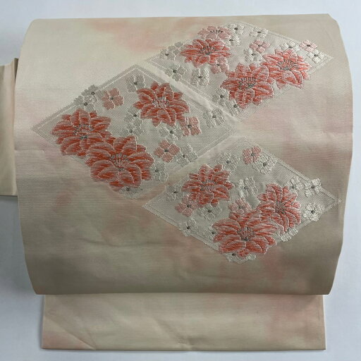 【在庫一掃】 名古屋帯 優品 菱 花 銀糸 刺繍 ピンクベージュ 正絹 【中古】 【在庫一掃】 名古屋帯 優品 菱 花 銀糸 刺繍 ピンクベージュ 正絹 【中古】