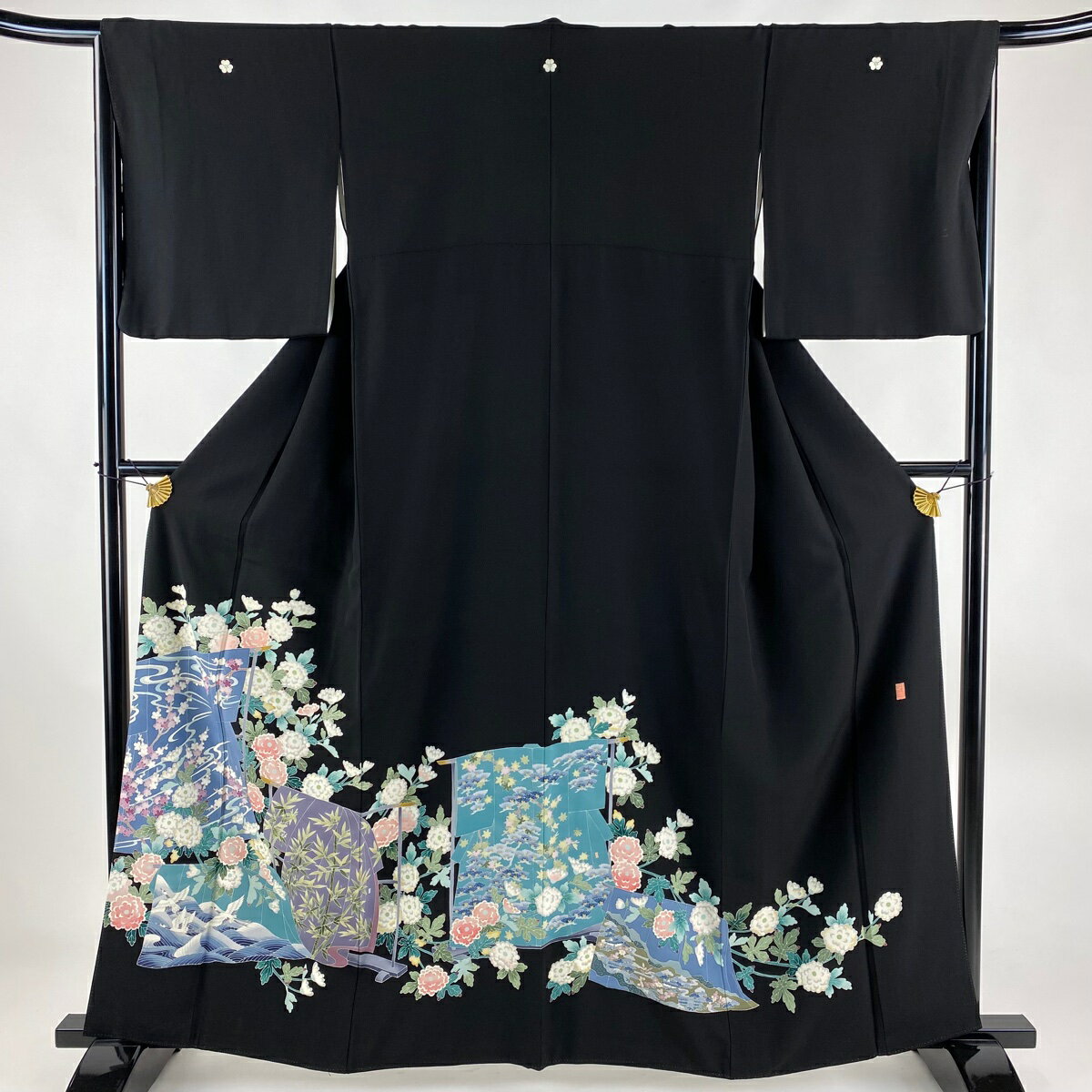 黒留袖 身丈160cm 裄丈66cm M 袷 森田耕三 落款あり 誰が袖 菊 黒 正絹 名品 【中古】