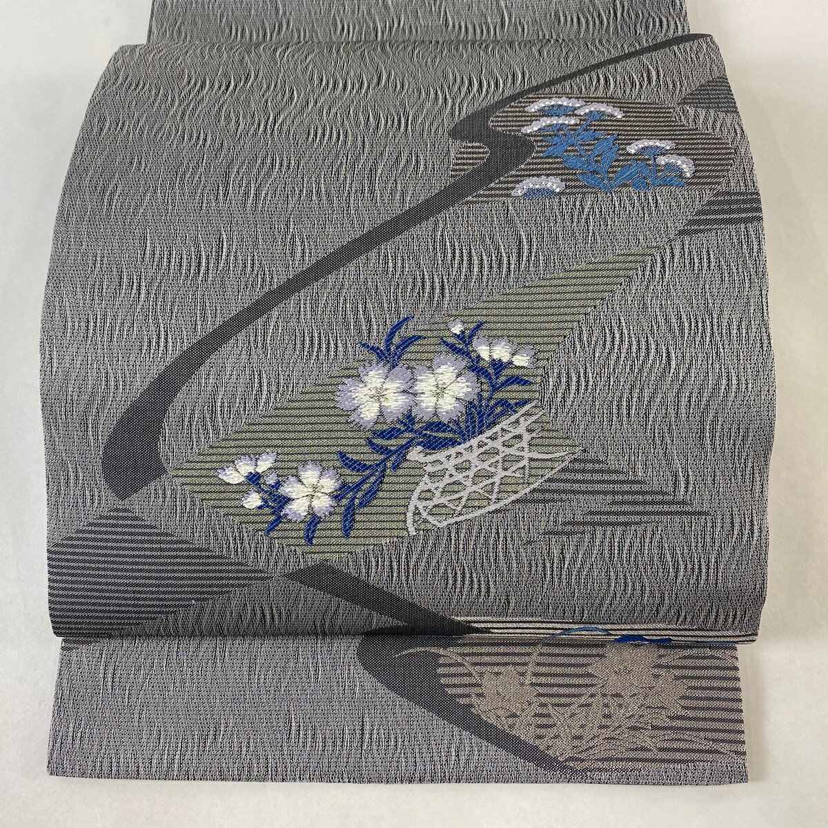 袋帯 美品 秀品 秋草 流水 金銀糸 灰色 お太鼓柄 正絹 【中古】