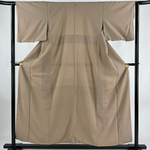 色無地 身丈155cm 裄丈62cm S 袷 ベージュ 正絹 秀品 一つ紋 【中古】 色無地 身丈155cm 裄丈62cm S 袷 ベージュ 正絹 秀品 一つ紋 【中古】