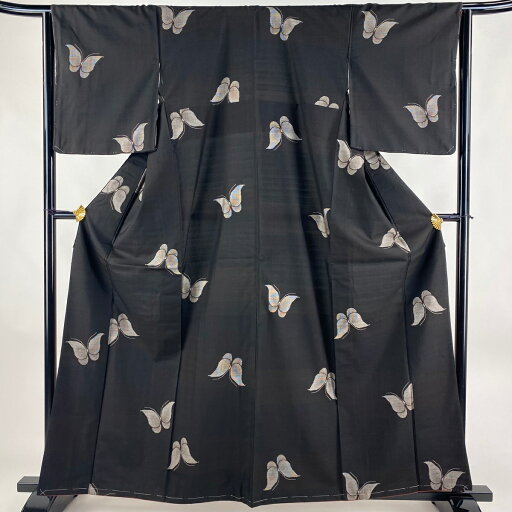 紬 身丈160.5cm 裄丈64.5cm M 袷 蝶 焦茶色 正絹 美品 優品 【中古】 紬 身丈160.5cm 裄丈64.5cm M 袷 蝶 焦茶色 正絹 美品 優品 【中古】