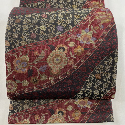 袋帯 秀品 花唐草 箔 赤黒 六通 正絹 【中古】 袋帯 秀品 花唐草 箔 赤黒 六通 正絹 【中古】
