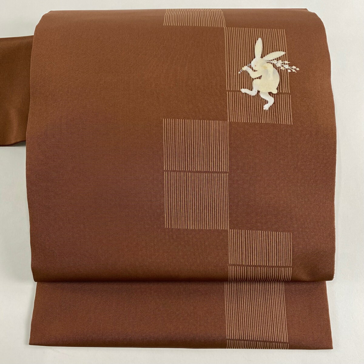 名古屋帯 名品 うさぎ 金彩 赤茶 正絹 【中古】