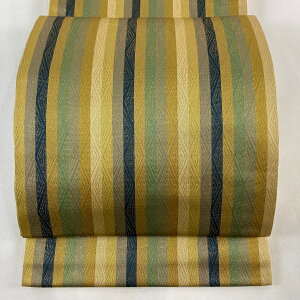袋帯 美品 逸品 龍村晋 落款あり 縞模様 幾何学模様 箔 山吹茶色 全通 正絹 【中古】