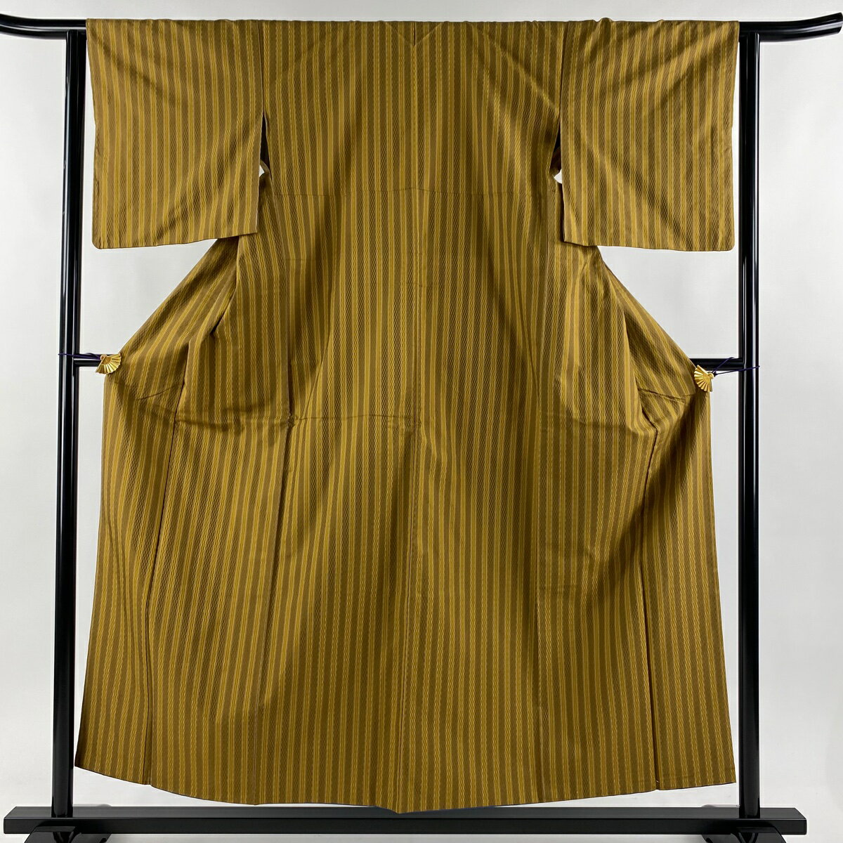 お召 身丈155cm 裄丈63cm S 袷 縦縞 山吹茶色 正絹 逸品 【中古】 msp50