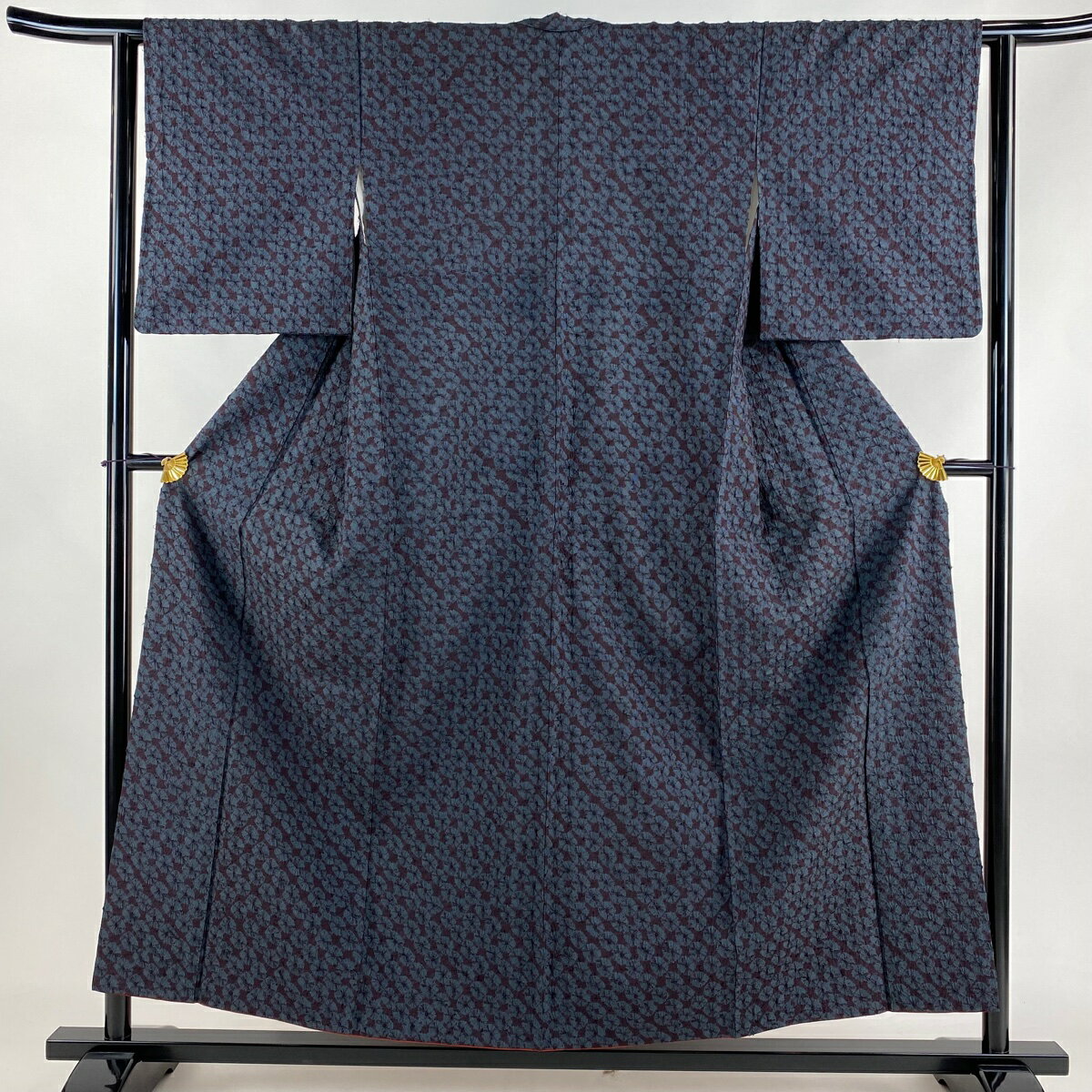 小紋 身丈154.5cm 裄丈62cm S 袷 藤娘きぬたや 藤娘大島しぼり 証紙あり 花柄 絞り 紫 正絹 逸品 【中古】のサムネイル