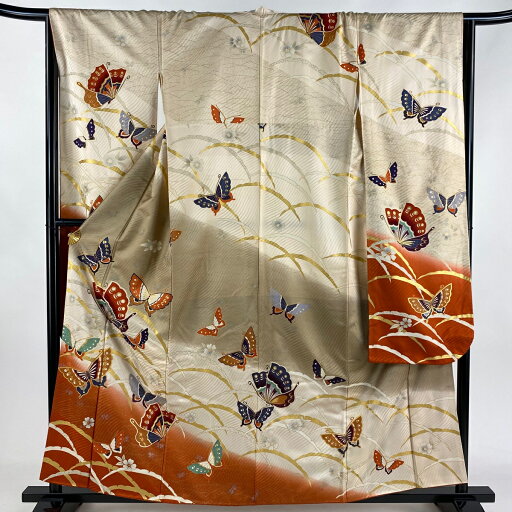 振袖 身丈158.5cm 裄丈66.5cm M 袷 蝶 雪芝 金銀彩 染め分け クリーム 正絹 秀品 【中古】 振袖 身丈158.5cm 裄丈66.5cm M 袷 蝶 雪芝 金銀彩 染め分け クリーム 正絹 秀品 【中古】