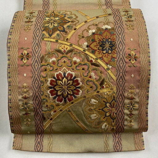 袋帯 美品 秀品 華文 草花 刺繍 金糸 ピンク お太鼓柄 正絹 【中古】 袋帯 美品 秀品 華文 草花 刺繍 金糸 ピンク お太鼓柄 正絹 【中古】