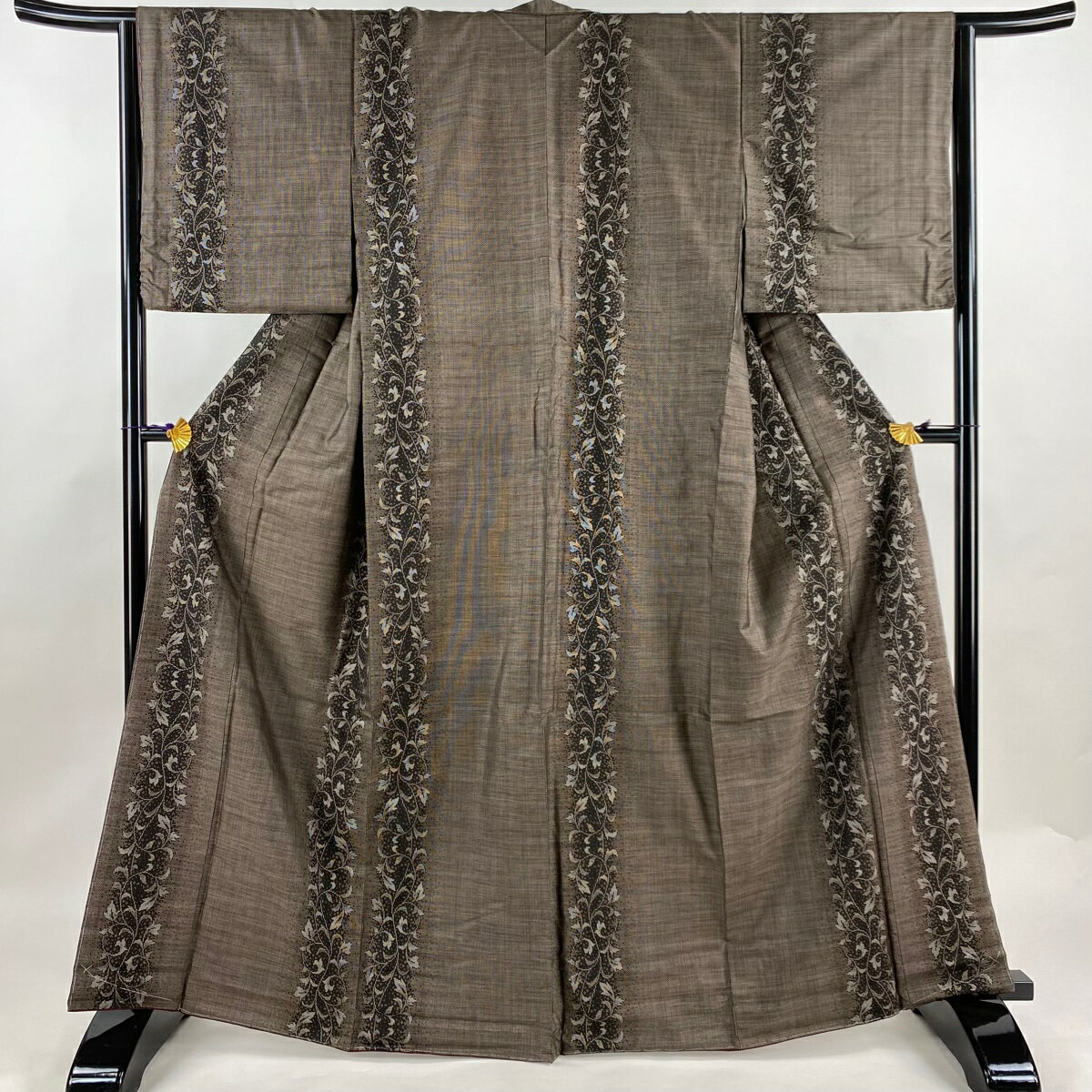 紬 身丈165cm 裄丈64.5cm M 袷 ますいわ屋 唐草 幾何学 焦茶色 正絹 秀品 【中古】 msp30