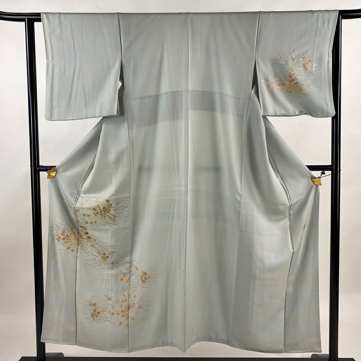付下げ 身丈151.5cm 裄丈62.5cm S 袷 和田光正 落款あり 秋草 芝 金彩 ぼかし 青灰色 正絹 名品 【中古】