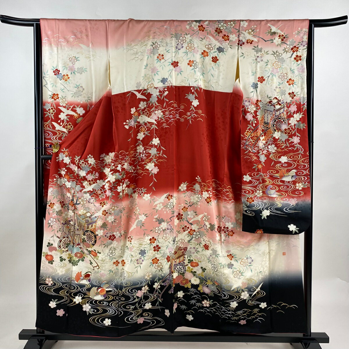 振袖 身丈156cm 裄丈64cm M 袷 落款あり 御所車 桜 金糸 金銀彩 クリーム 正絹 秀品 【中古】 msp30