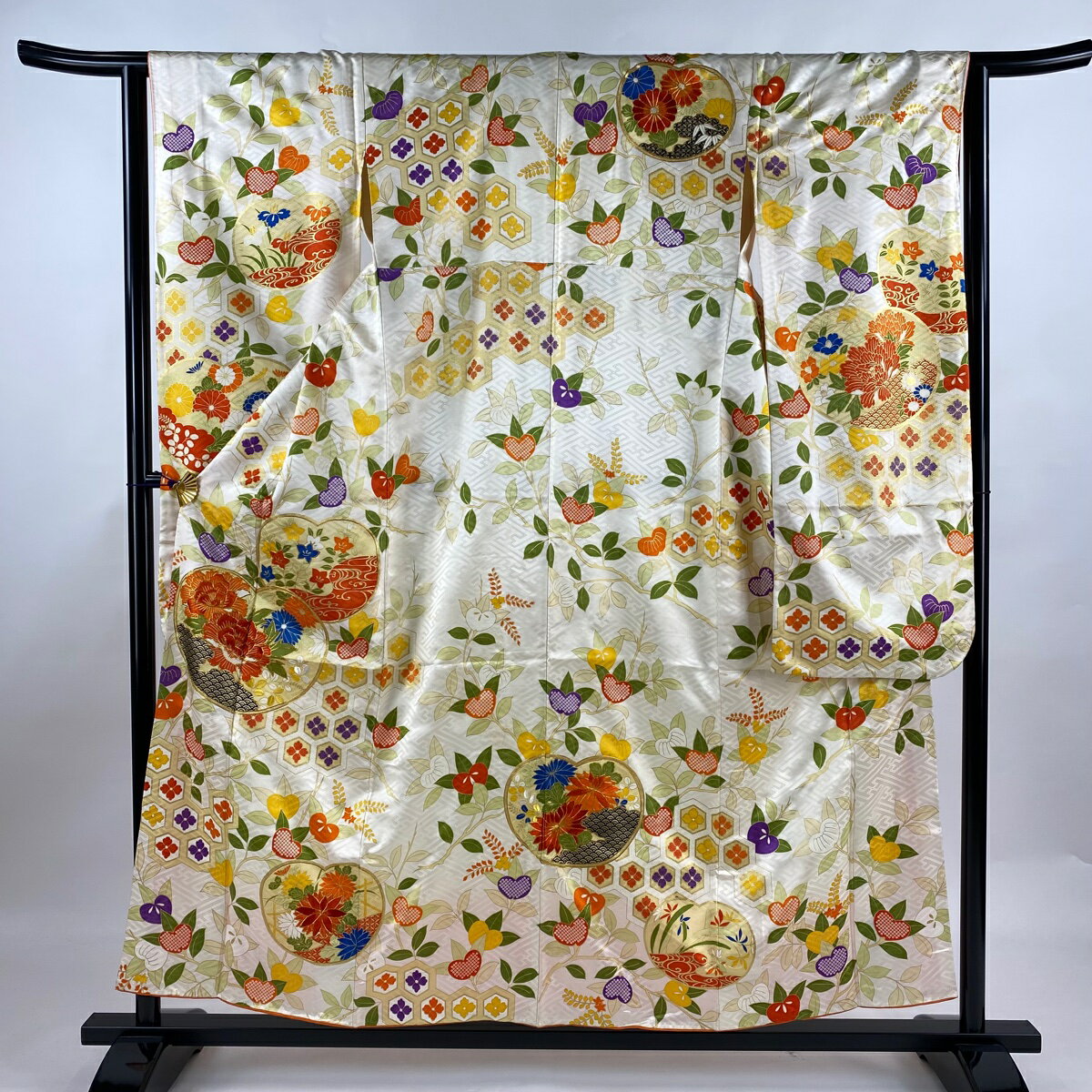 振袖 身丈156.5cm 裄丈63cm S 袷 団扇 牡丹 金糸 金彩 クリーム 正絹 名品 【中古】