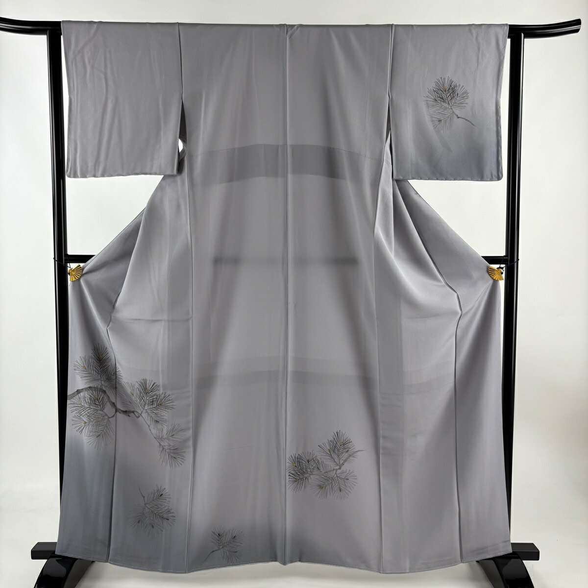 付下げ 身丈162.5cm 裄丈63cm S 袷 松 金彩 ぼかし 灰色 正絹 秀品 【中古】