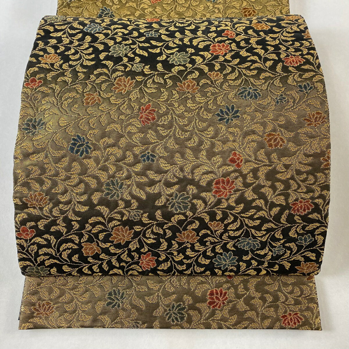 袋帯 美品 逸品 紋屋井関 落款あり 御寮織 花唐草 金糸 箔 金色 六通 正絹 【中古】
