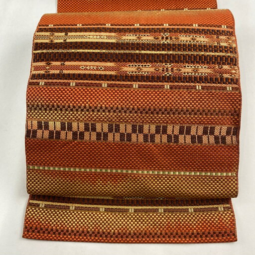 名古屋帯 秀品 八寸名古屋帯 松葉仕立て 段縞 幾何学 オレンジ 正絹 【中古】 名古屋帯 秀品 八寸名古屋帯 松葉仕立て 段縞 幾何学 オレンジ 正絹 【中古】