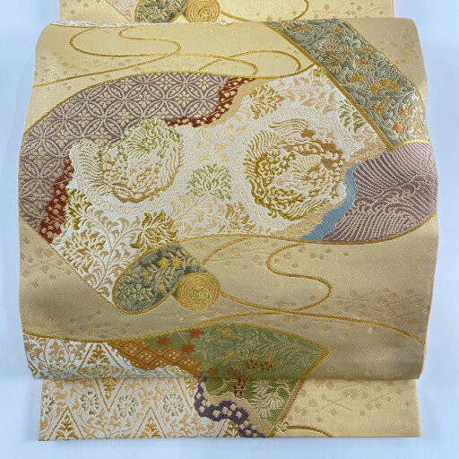 袋帯 美品 秀品 落款あり 本家加納 巻物 草花 箔 金糸 黄土色 六通 正絹 【中古】 袋帯 美品 秀品 落款あり 本家加納 巻物 草花 箔 金糸 黄土色 六通 正絹 【中古】