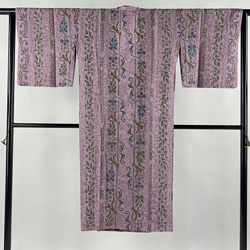 道行 身丈124cm 裄丈64cm M 和装コート 都衿 草花 紫 正絹 美品 逸品 【中古】 道行 身丈124cm 裄丈64cm M 和装コート 都衿 草花 紫 正絹 美品 逸品 【中古】
