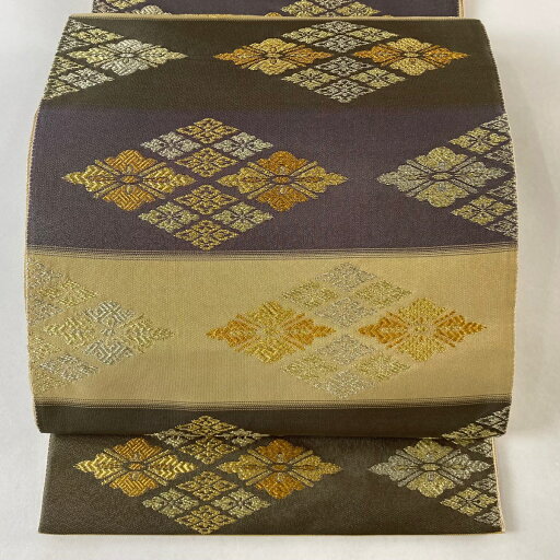 袋帯 名品 関西仕立て 花菱 段縞 金糸 刺繍 ベージュ 六通 正絹 【中古】 袋帯 名品 関西仕立て 花菱 段縞 金糸 刺繍 ベージュ 六通 正絹 【中古】