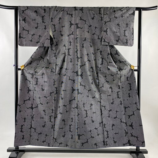 大島紬 身丈154cm 裄丈63cm S 袷 証紙あり 雪輪 黒 正絹 美品 秀品 【中古】 大島紬 身丈154cm 裄丈63cm S 袷 証紙あり 雪輪 黒 正絹 美品 秀品 【中古】